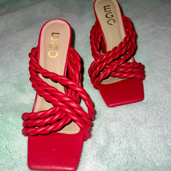 Red heels - Picture 2 of 3